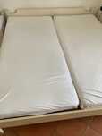 Cama de casal extra grande com dois colchões