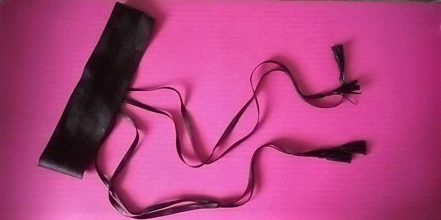 Чорний шкіряний пояс (Avon)