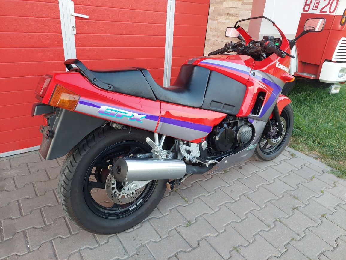 Kawasaki gpx 600 r