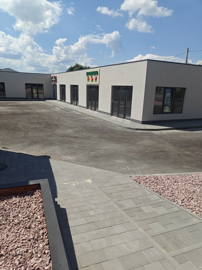 Оренда торгових приміщень в центрі с. Пухівка