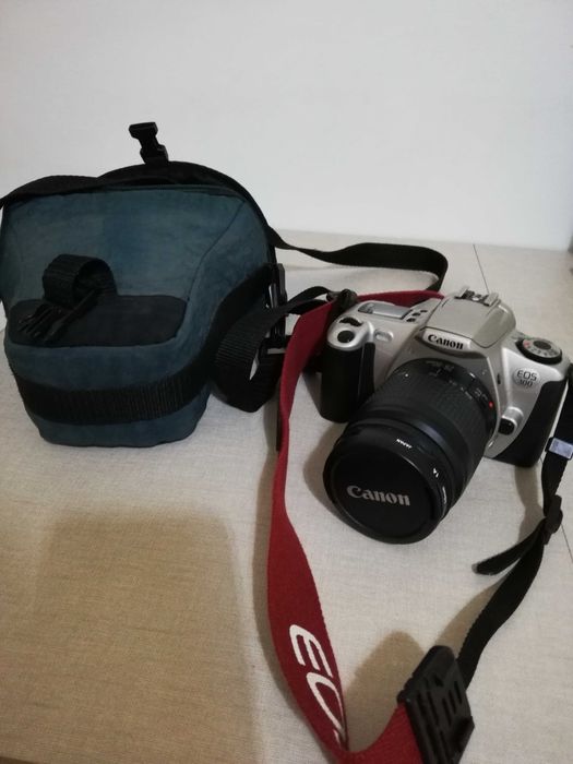Máquina fotográfica Canon EOS 300 com lente 28-80