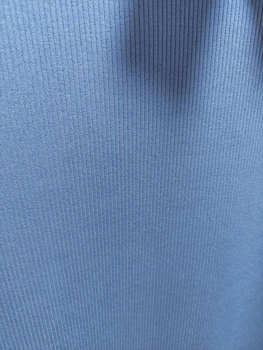 Сукня в рубчик з розрізом на флісі