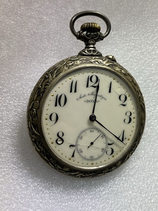 Часы ковровые швейцарские DOXA