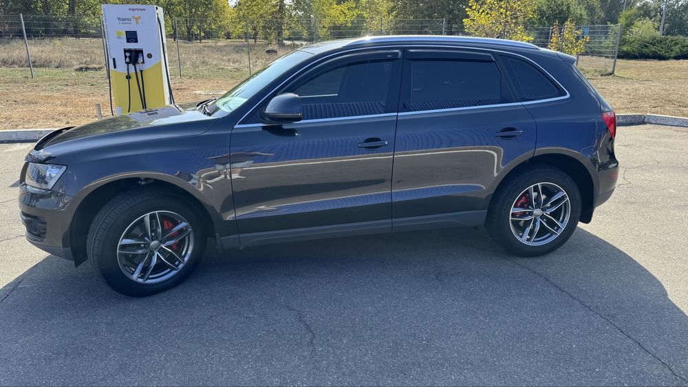 Audi Q5 Quattro 2011 року, 2.0 TDI , повний привід, механіка