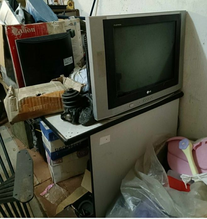 Продам телевізорLG Flatron21'плоский