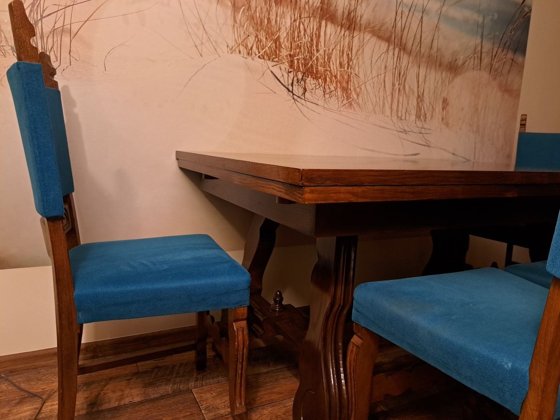 Drewniany rozkładany stół z 6 krzesłami
