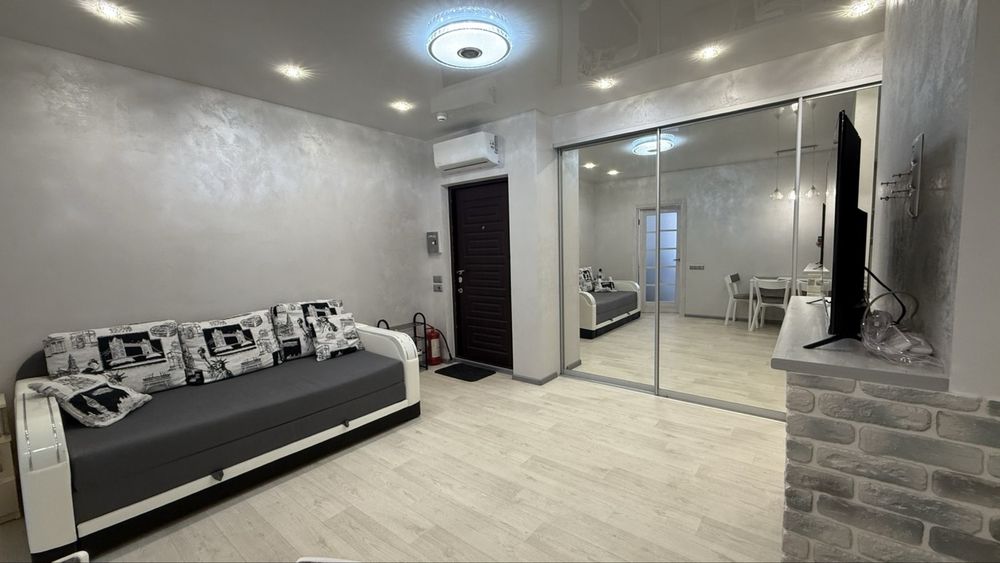 Евро двухкомнатная с ремнотом в кадоре на Сахарова