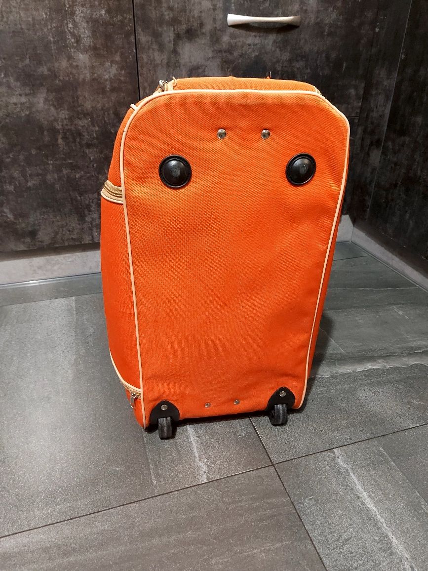 Torba / walizka podręczna na kółkach z rączką.