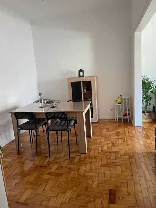 T2 a 9 minutos a pé do metro, muito bom estado, luminoso