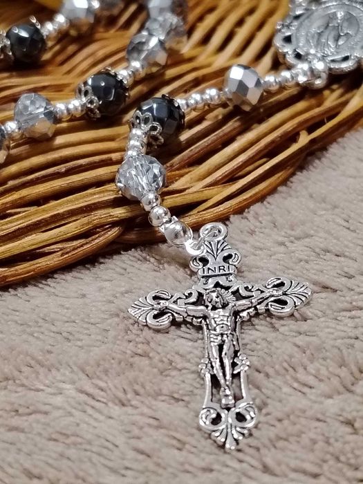 Terços Lindíssimos e Brilhantes feitos a mão com pedras naturais