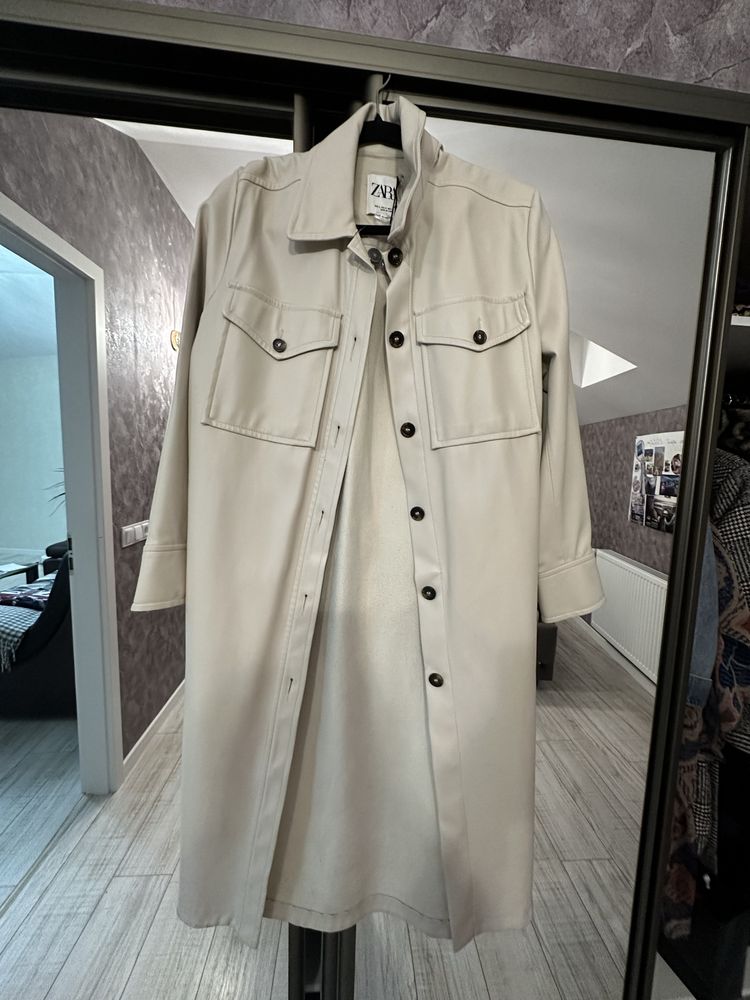 Весняно - Осіннє пальто Zara S , стан ідеальний