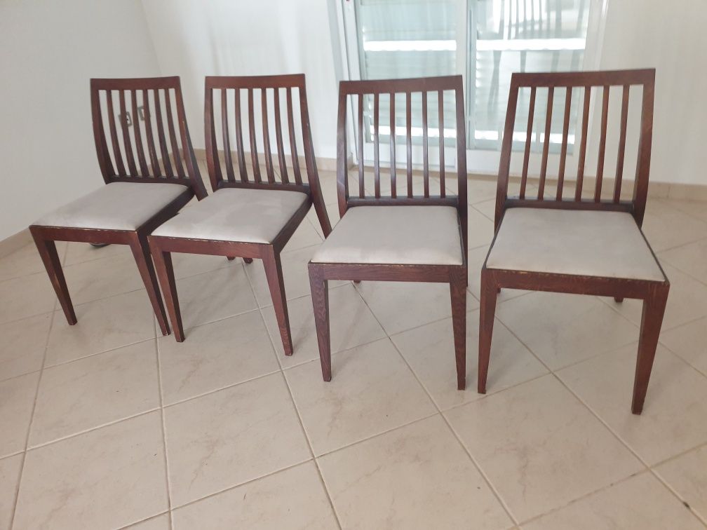 Conjunto mesa de jantar extensivel + cadeiras, madeira maciça