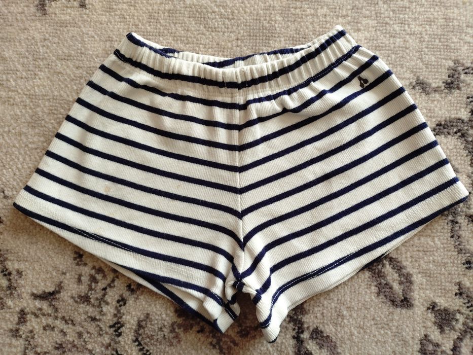 Jasnobeżowe szorty w granatowe paski ZARA 92