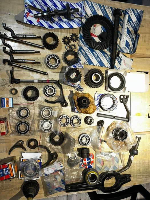 Fiat 126p cylindry 600 tłoki 650 zawory wałek choinka panewki biegi sk