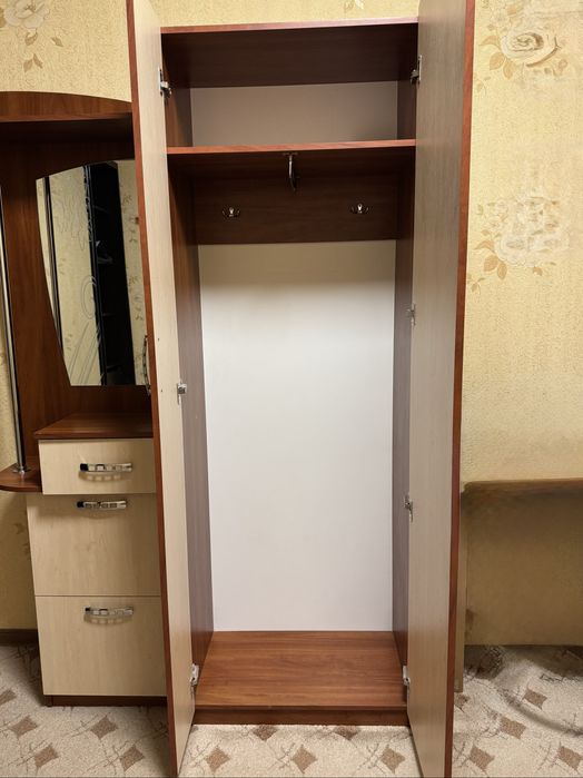 Стінка в коридор