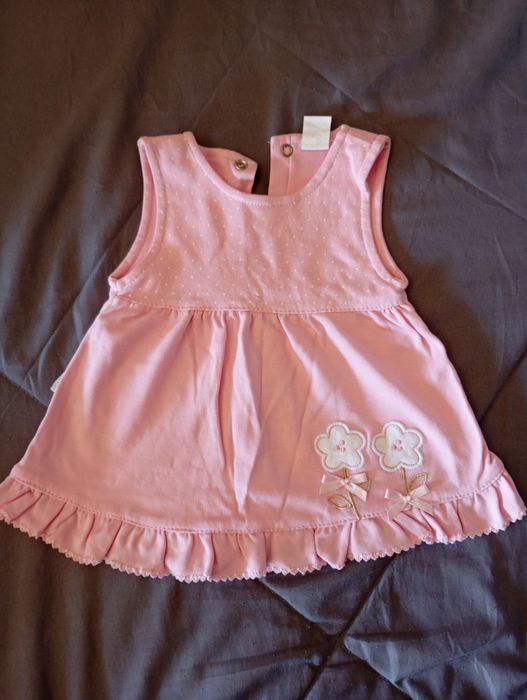 Vestidos  e conjunto tudo 12 euros