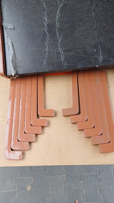 Zakończenia, parapet aluminiowy, metalowy