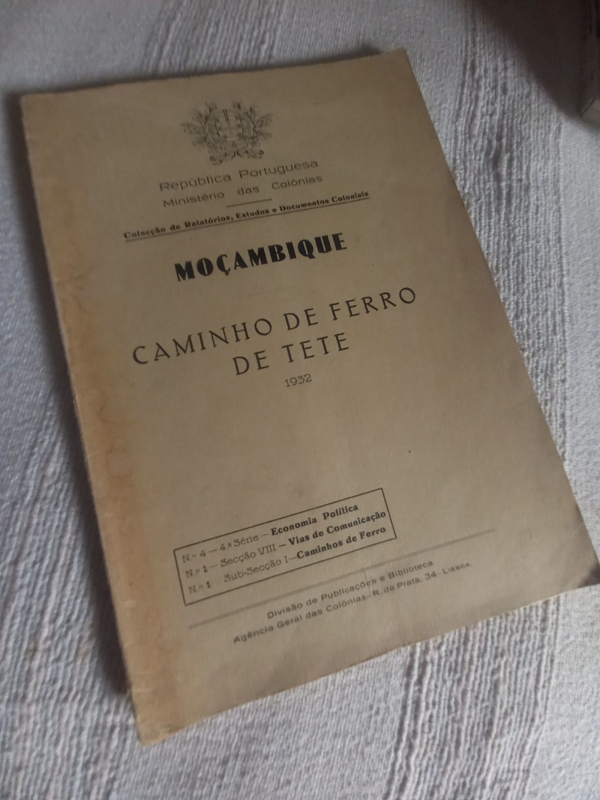 Livro antigo sobre Moçambique O Caminho de Ferro de Tete