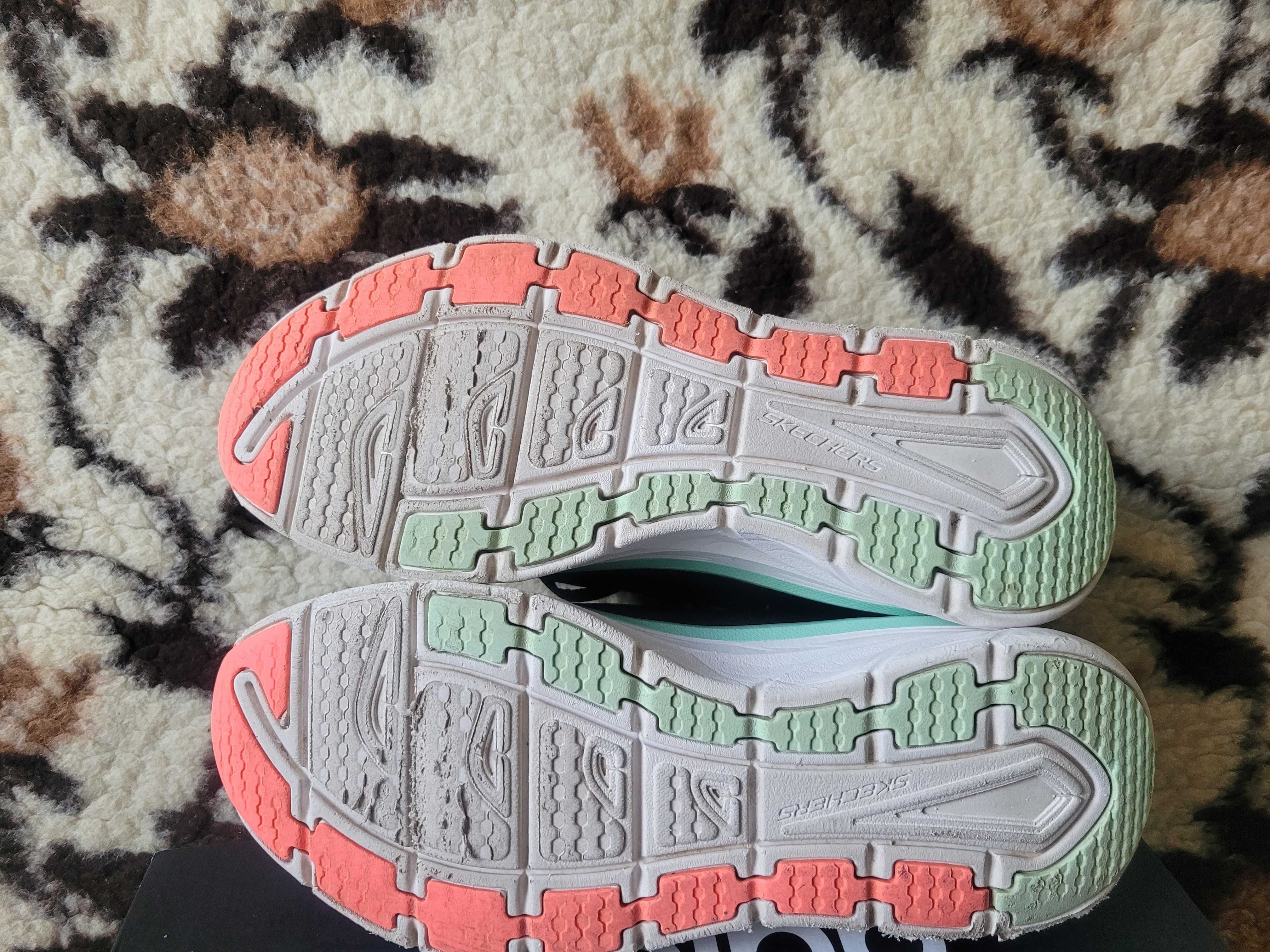 Mega sportowe buty do biegania Skechers D Lux Walker wkł.27 cm