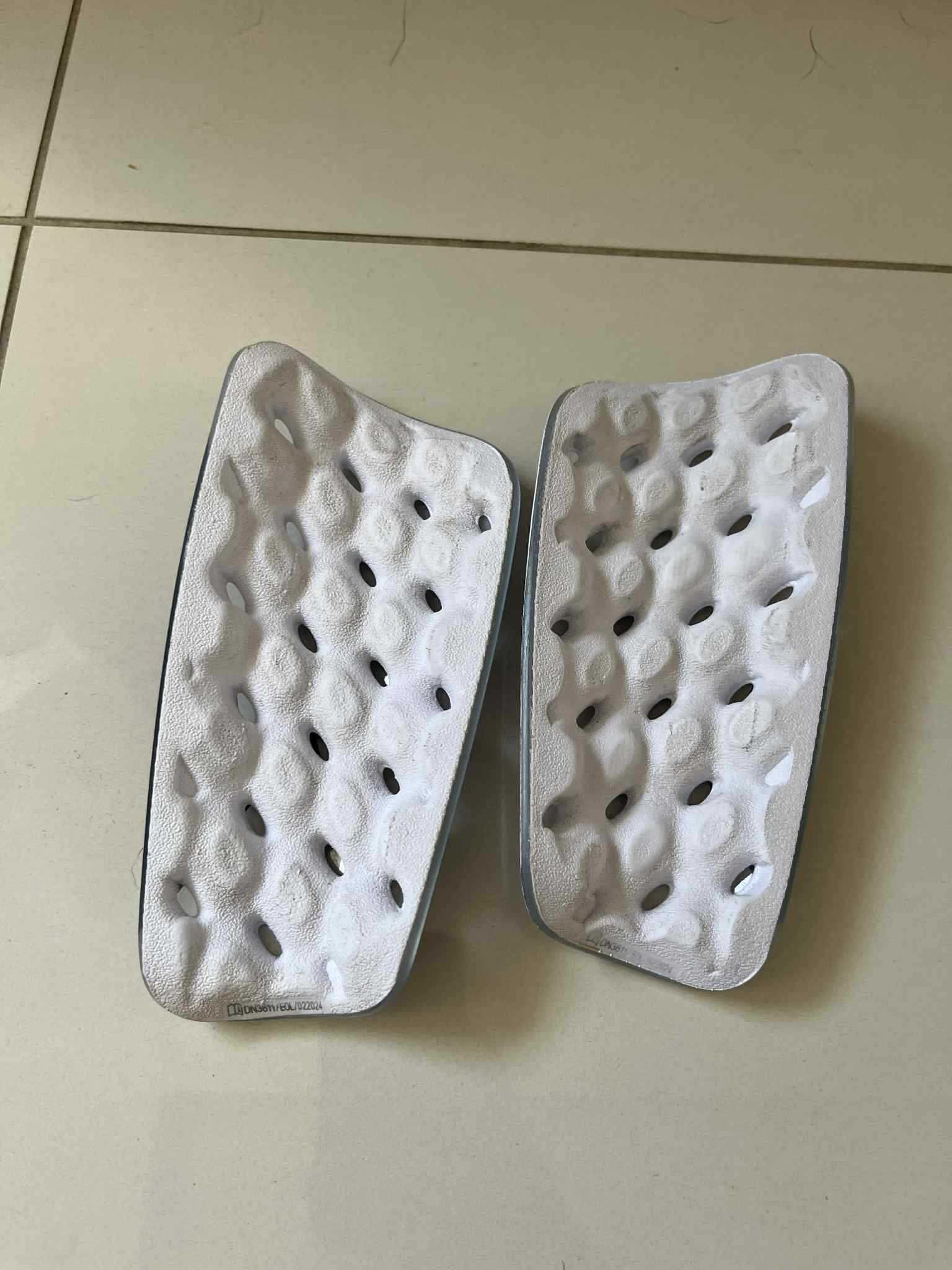 Nike ochraniacze piłkarskie dla dziecka