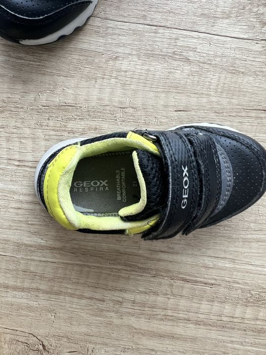 Дитячі кросівки Geox