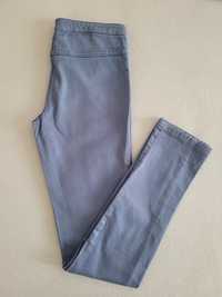 Spodnie dżinsowe błękitne skiny, rurki firmy Only 26W