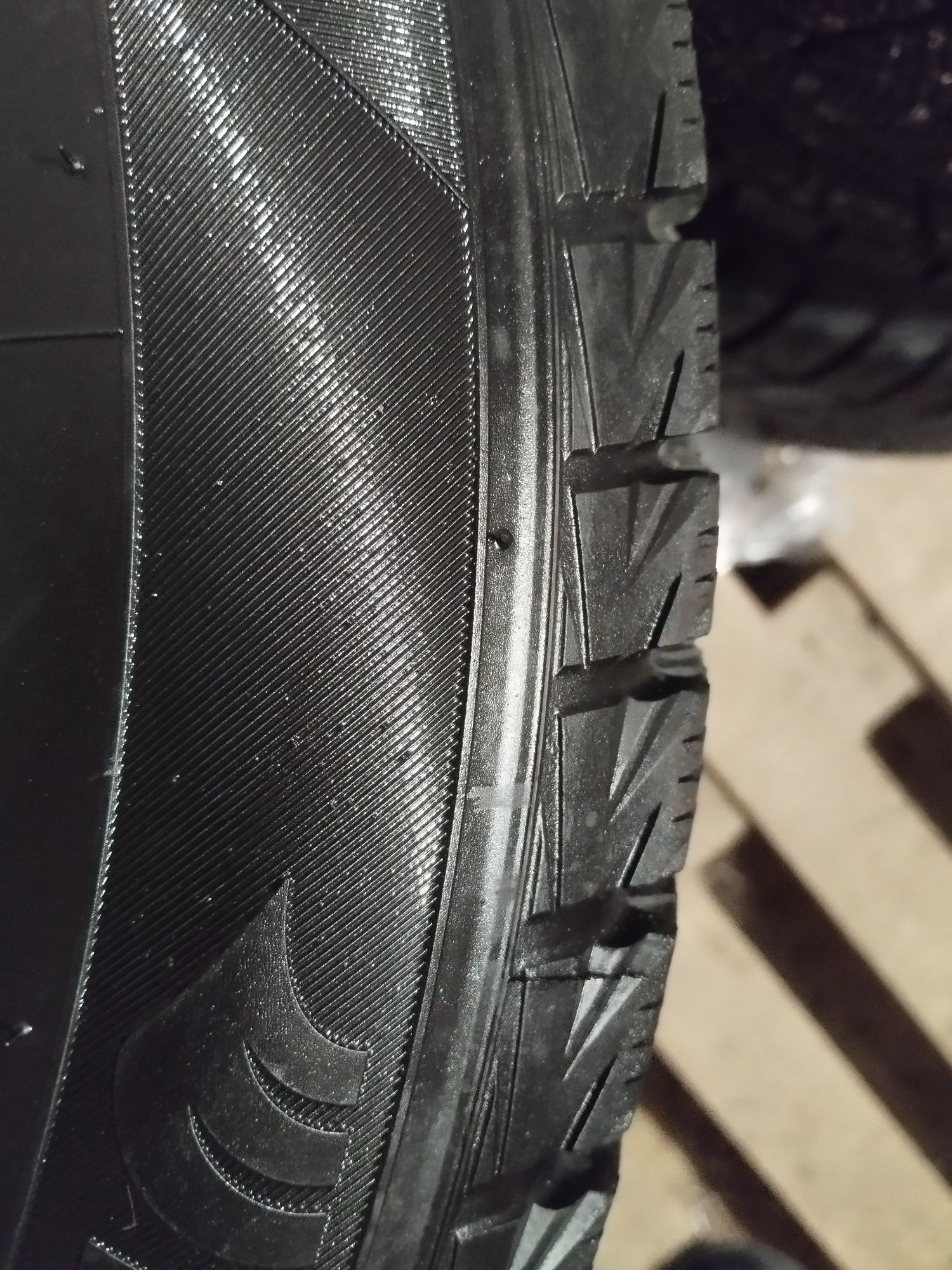 Шини 215 60 r16 зима Hankook winter i*cept iz2, 8.5 мм, 21 року