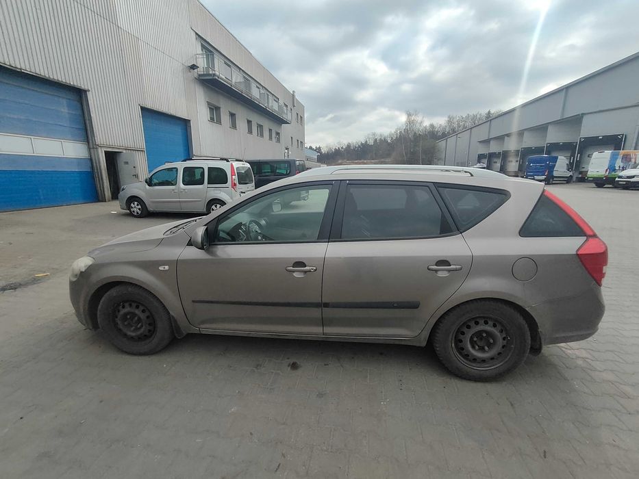 Syndyk sprzeda - Kia Ceed 1.6, 2011r.