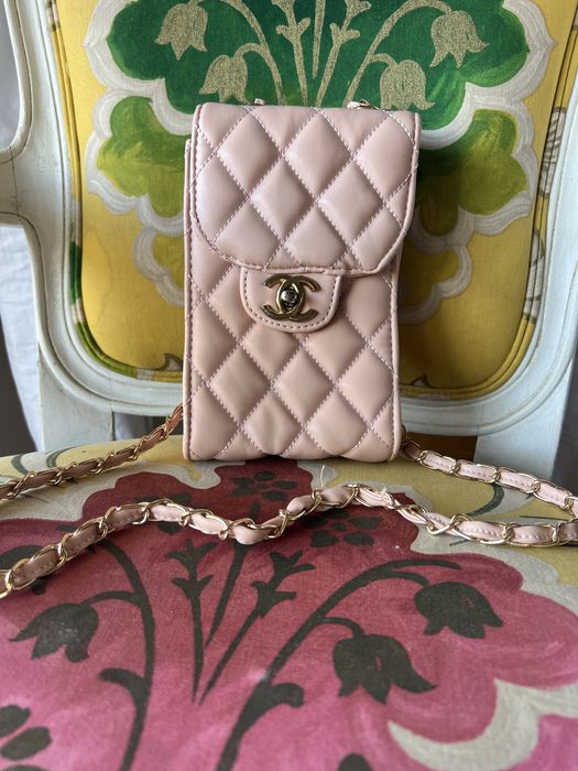 Mala rosa a tiracolo