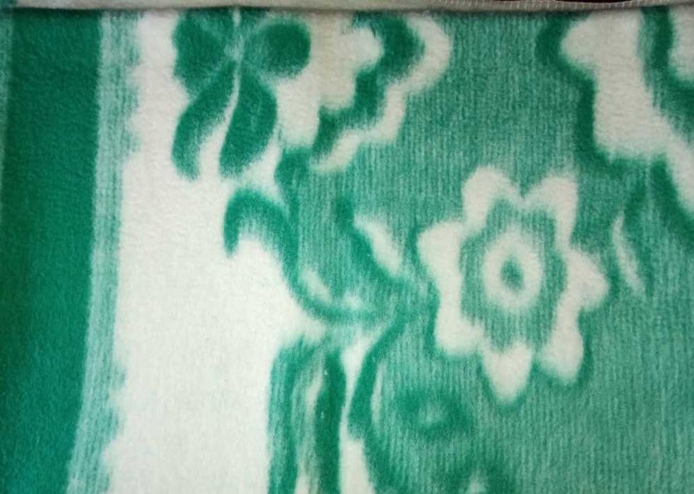 Продам одеяло жаккардовое шерстяное новое