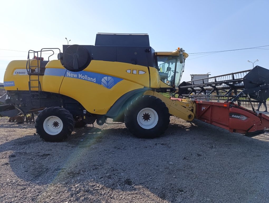 Комбайн New Holland CX8080