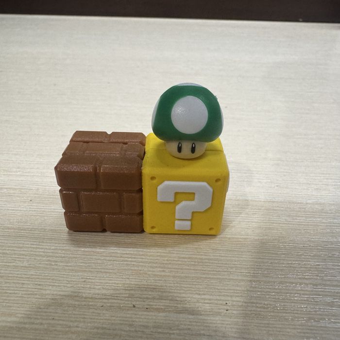 Фігурка Kinder з колекції Super Mario