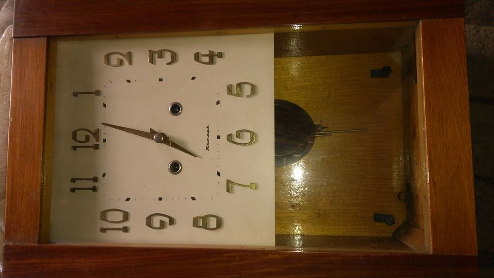 Продам часы янтарь