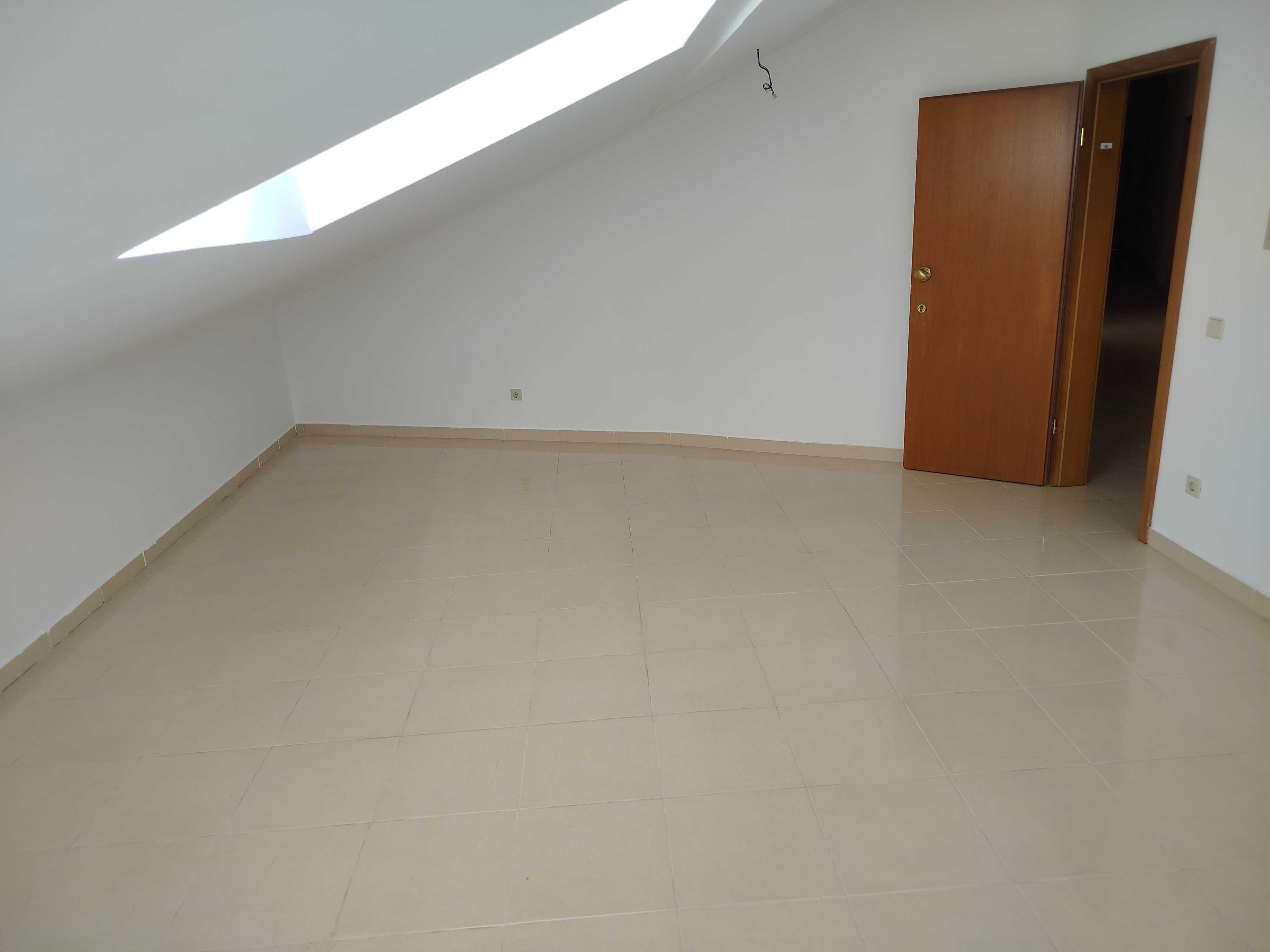 Venda de Sótãos na Marinha Grande