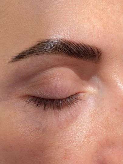 Бровист. Коррекция, окрашивание и ламинирование бровей.