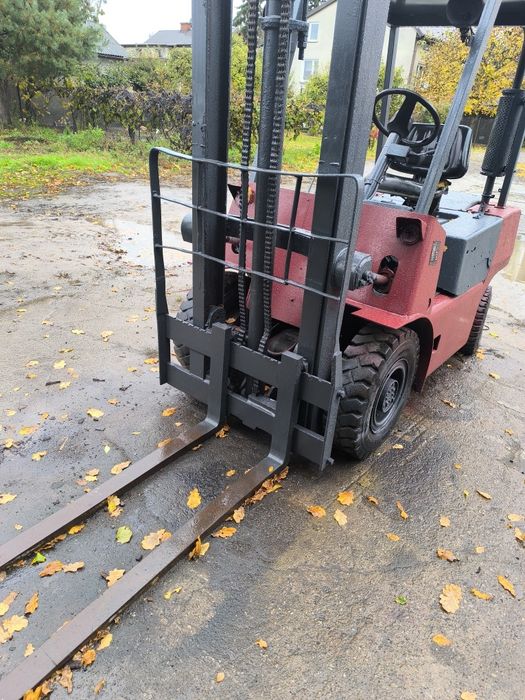 Wózek widłowy Bułgar 2,5 t uszkodzony