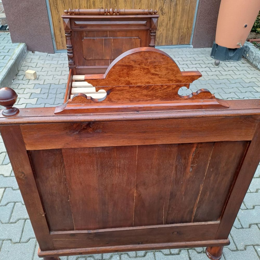 Jednoosobowe łóżko z litego drewna dębowego
