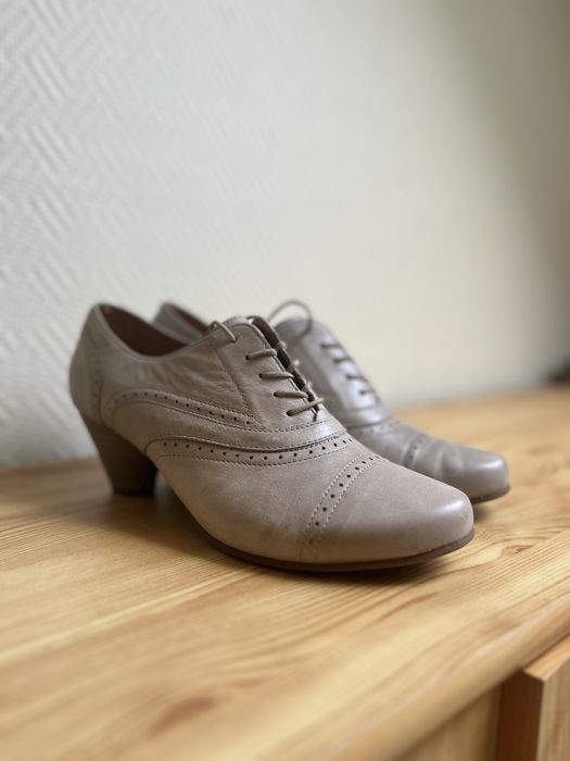 Туфлі, ботільони, лофери жіночі Gabor на каблуку