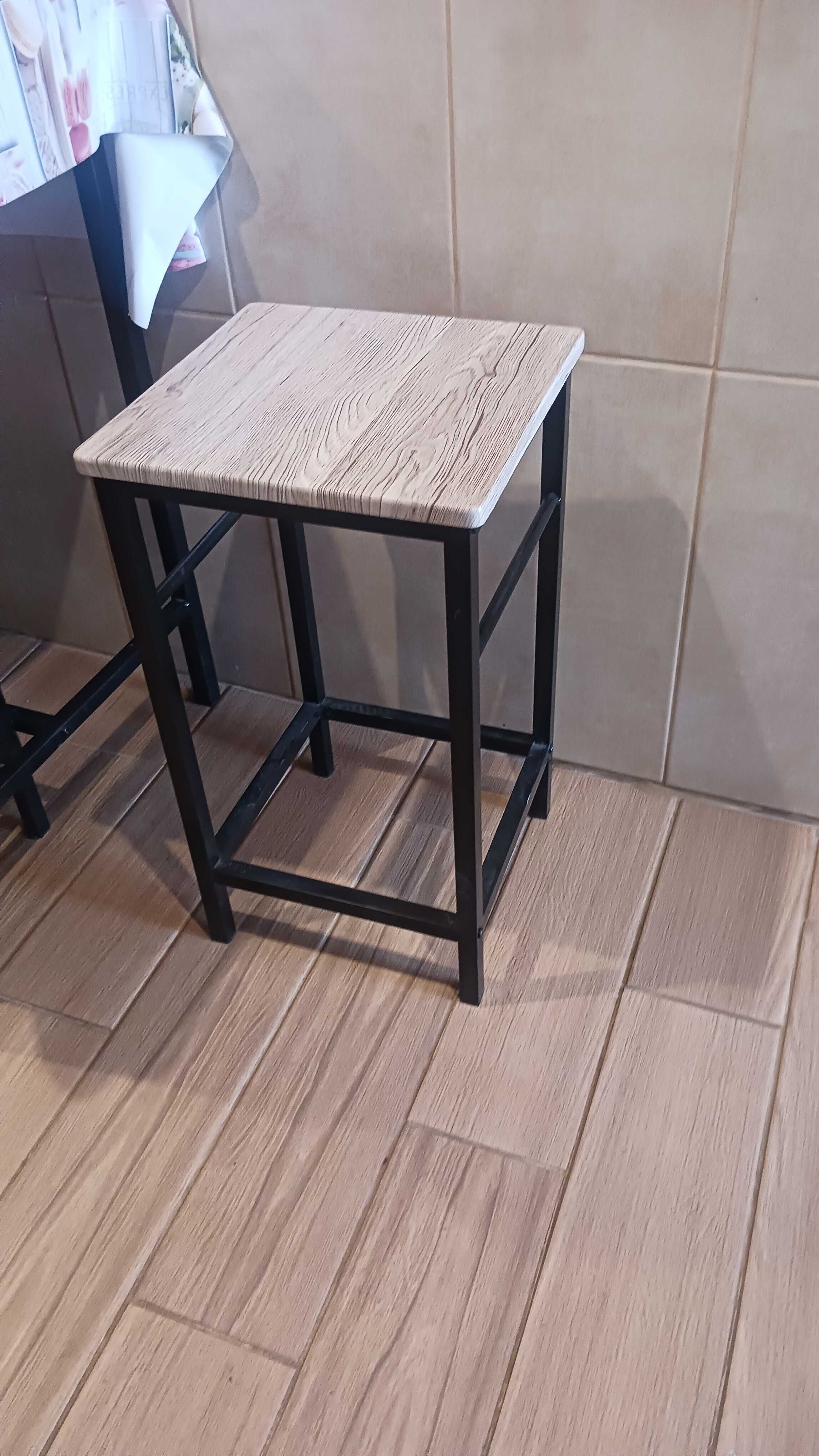 Mesa de cozinha com bancos