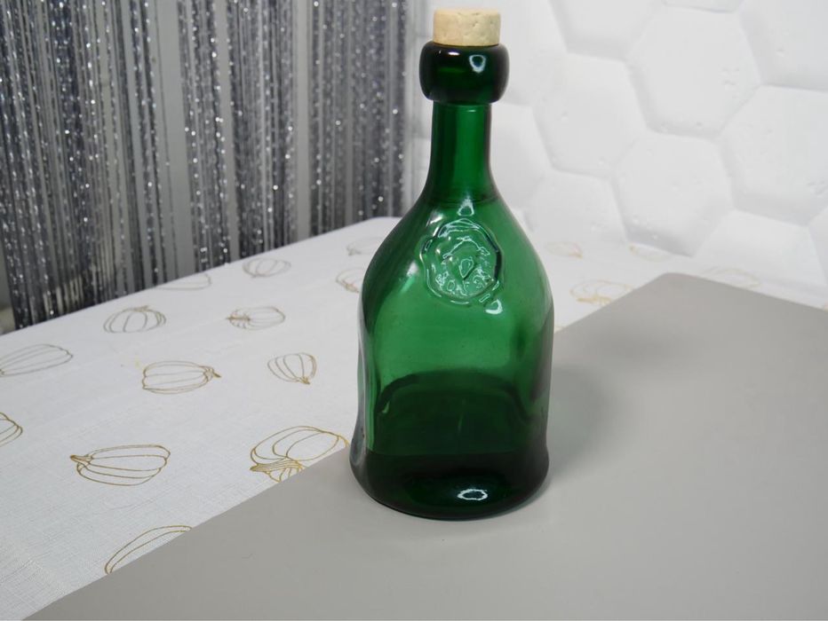 Декоративна скляна пляшка