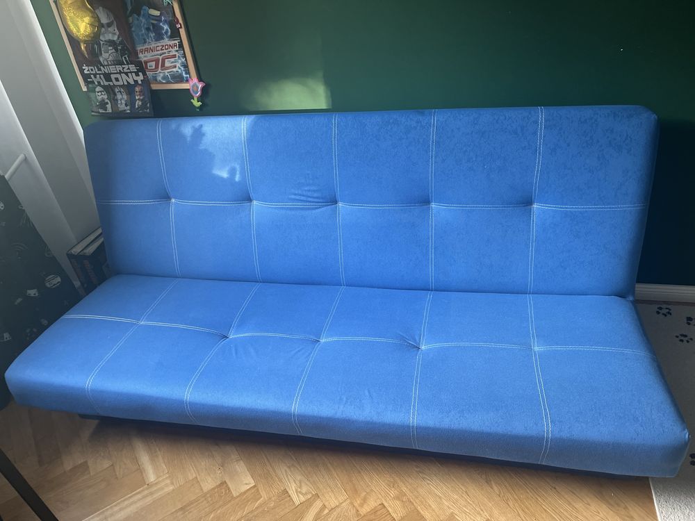 Sofa rozkładana z pojemnikiem na pościel