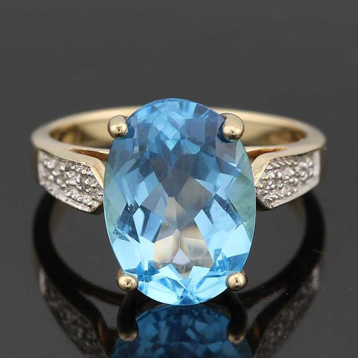 Złoty pierścionek z dużym topazem i diamentami 9K