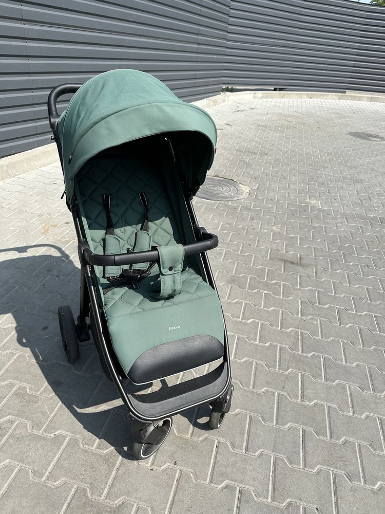 Прогулянкова коляска Carrello Bravo