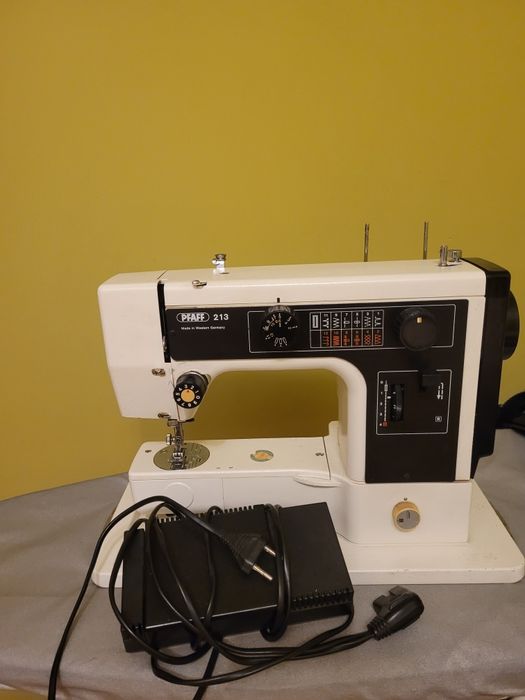 Швейна МАШИНКА PFAFF 213 Виготовлена в Германії в робочому стані