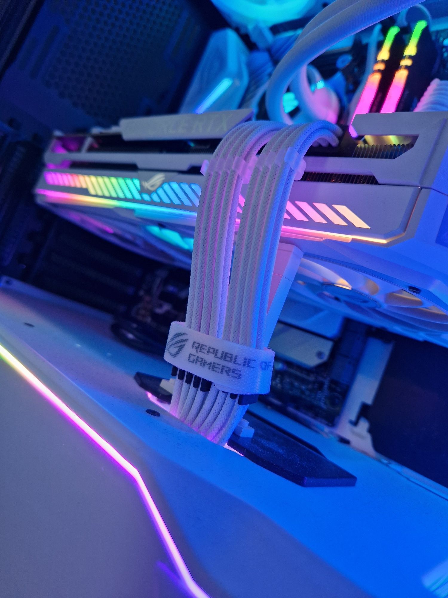 Karta graficzna RTX 3070 Asus rog strix 8gb WHITE