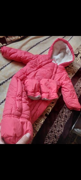 Комбінезон коралового кольору 6/9місяців або 74/80р.