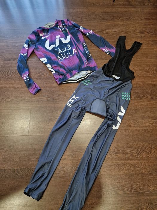 Fato ciclista completo. Novo