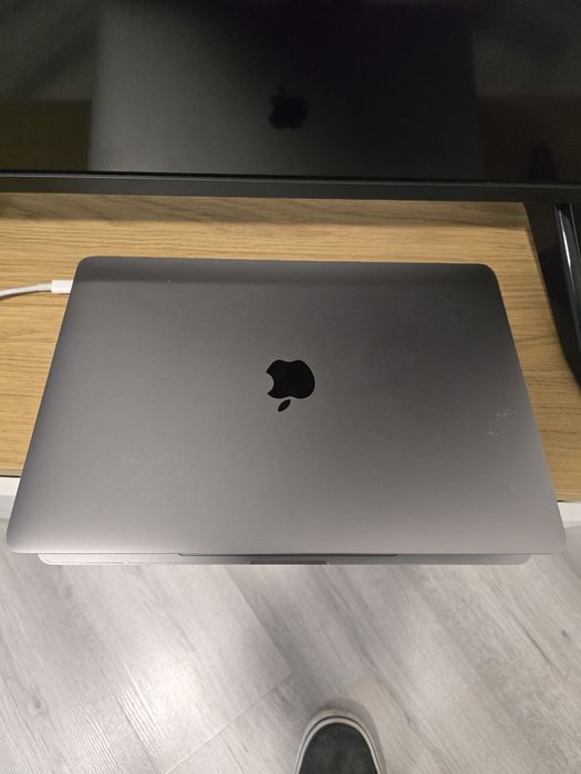 MacBook Pro 13 in retina HD comprado no início de 2021
