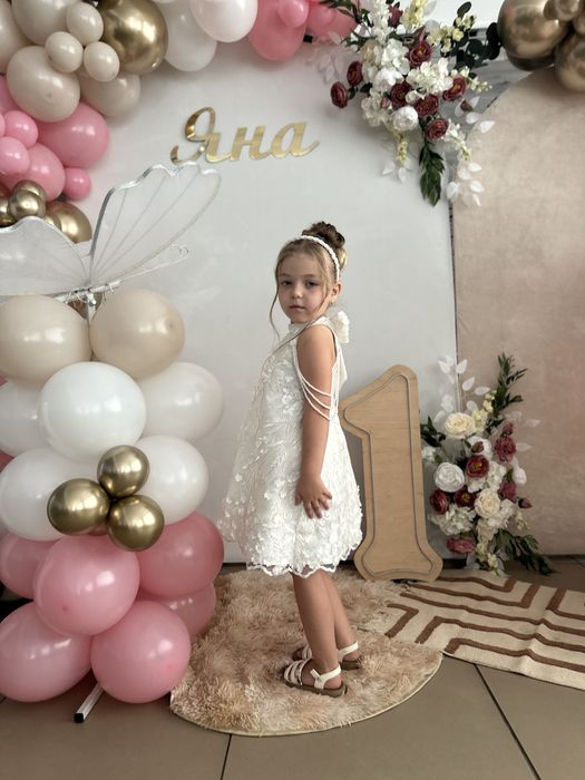 Сукня на дівчинку 4-5 років