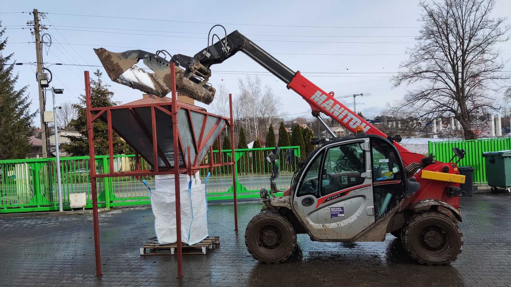 Workownica Zsyp Zasyp węgla ekogroszku miału materiałów sypkich